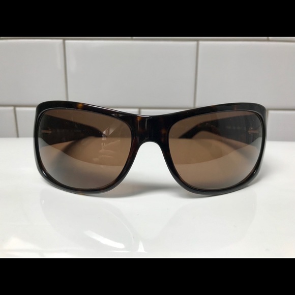 FENDI Sunglasses - Picture 2 of 3